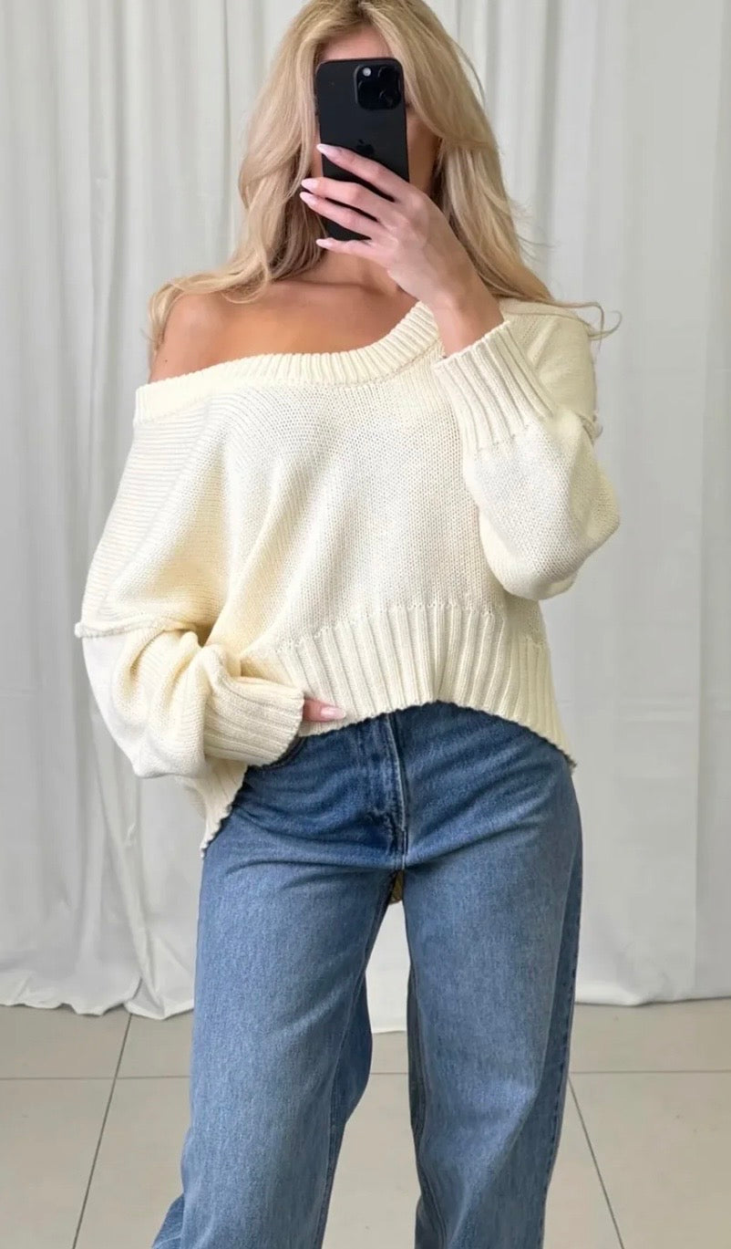 Pullover Off-Shoulder
